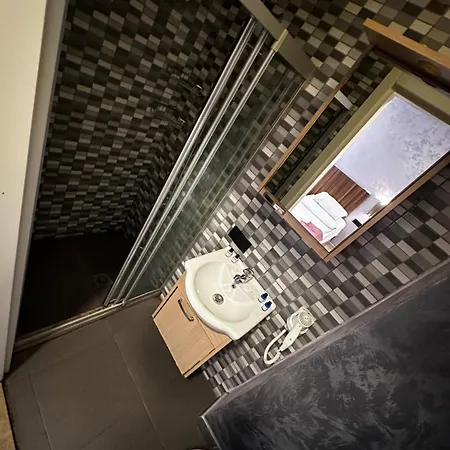 Alyon Hotel